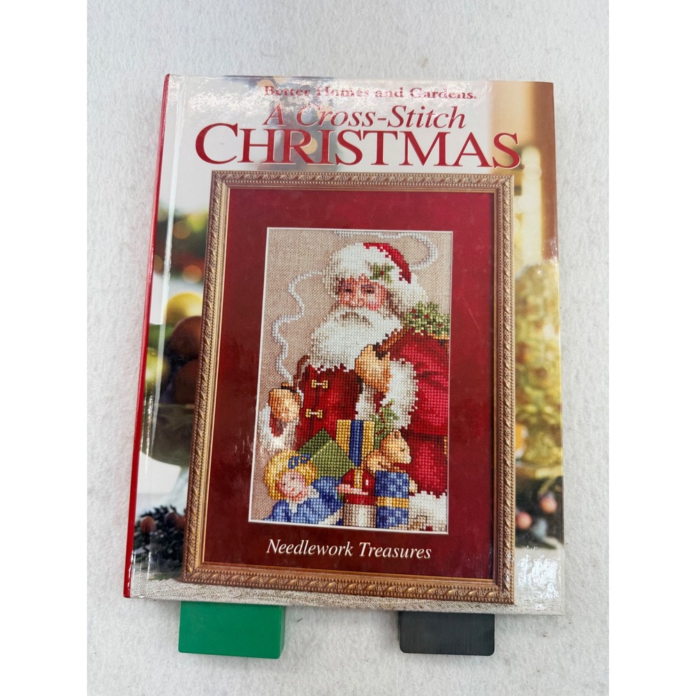 Better Homes and Gardens A Cross-Stitch Christmas Needlework Treasures 2003 Book
